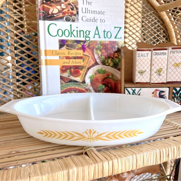 Pyrex | Kitchen | Vintage Pyrex 961 Royal Wheat 1 12 Quart Divided ...